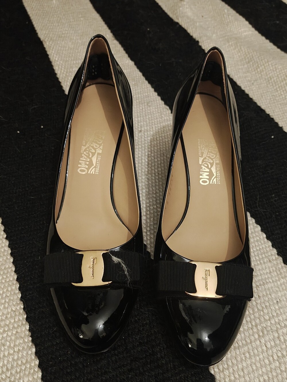 Vara Black Patent Leather Women's Pumps - Designer Style